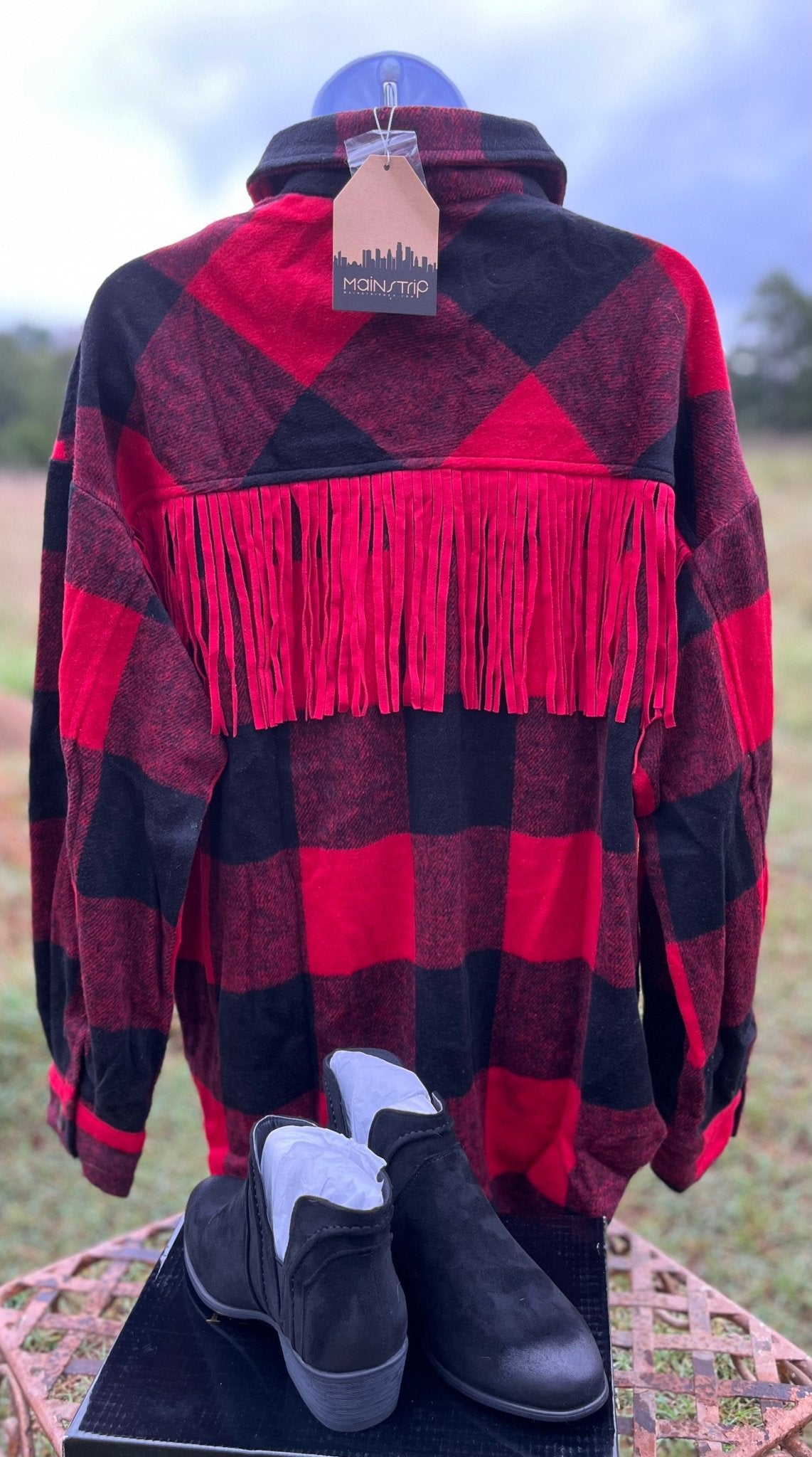 This fringe shacket is button down, buffalo plaid, with pockets & fringe detail. In red/black or white/black buffalo plaid.