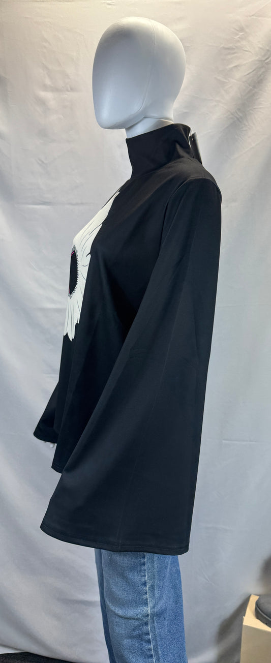 Camisa de cuello alto con estampado floral y mangas acampanadas