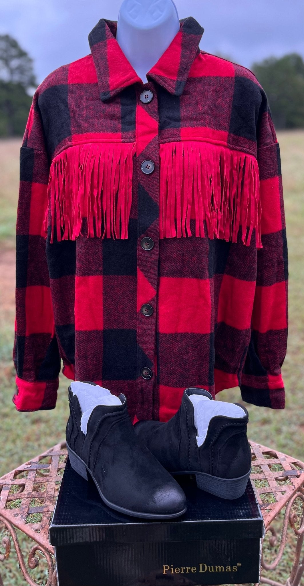 This fringe shacket is button down, buffalo plaid, with pockets & fringe detail. In red/black or white/black buffalo plaid.