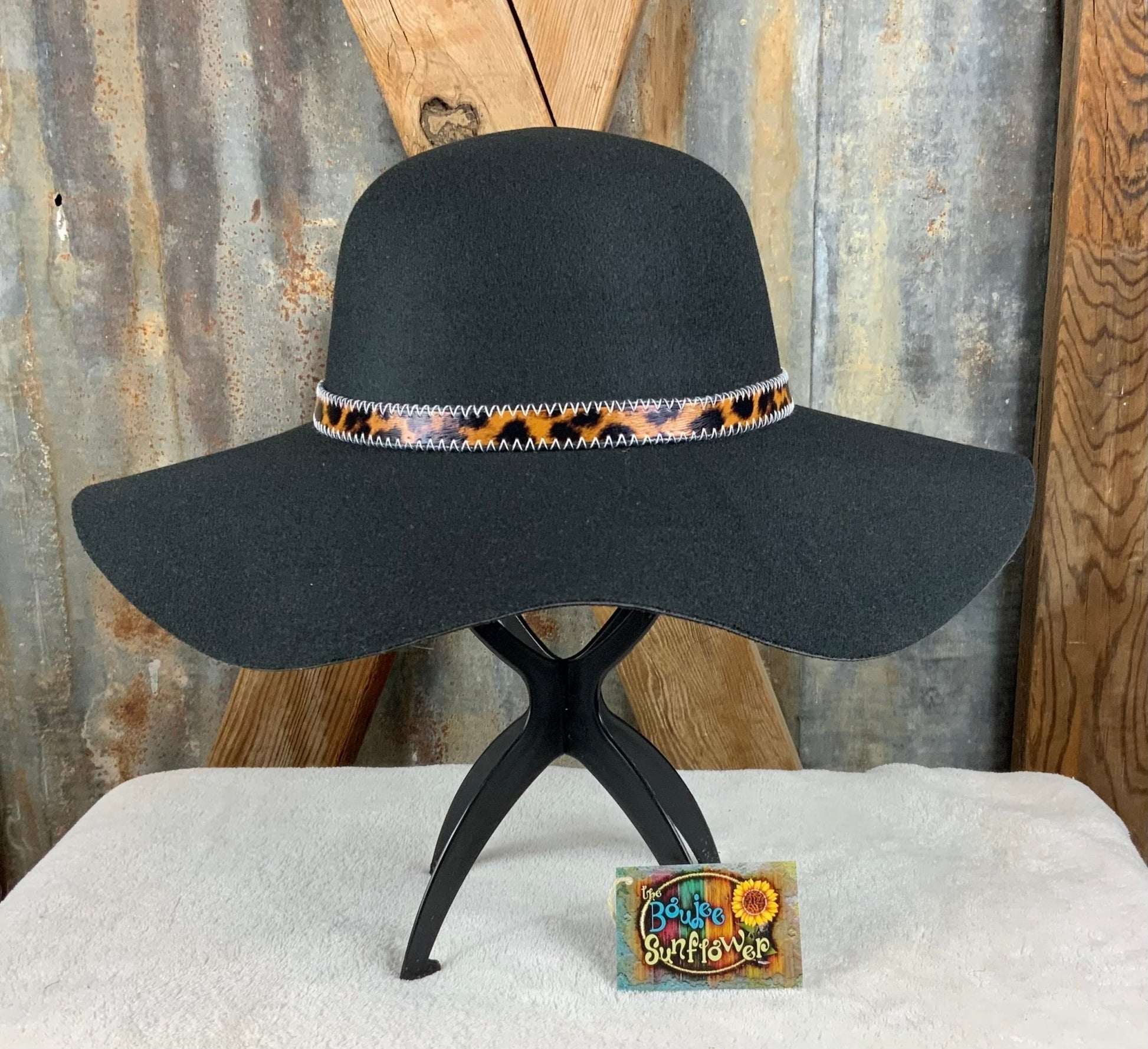 Avenue Zoe brand. Faux wool felt boho hat with leopard band. $25