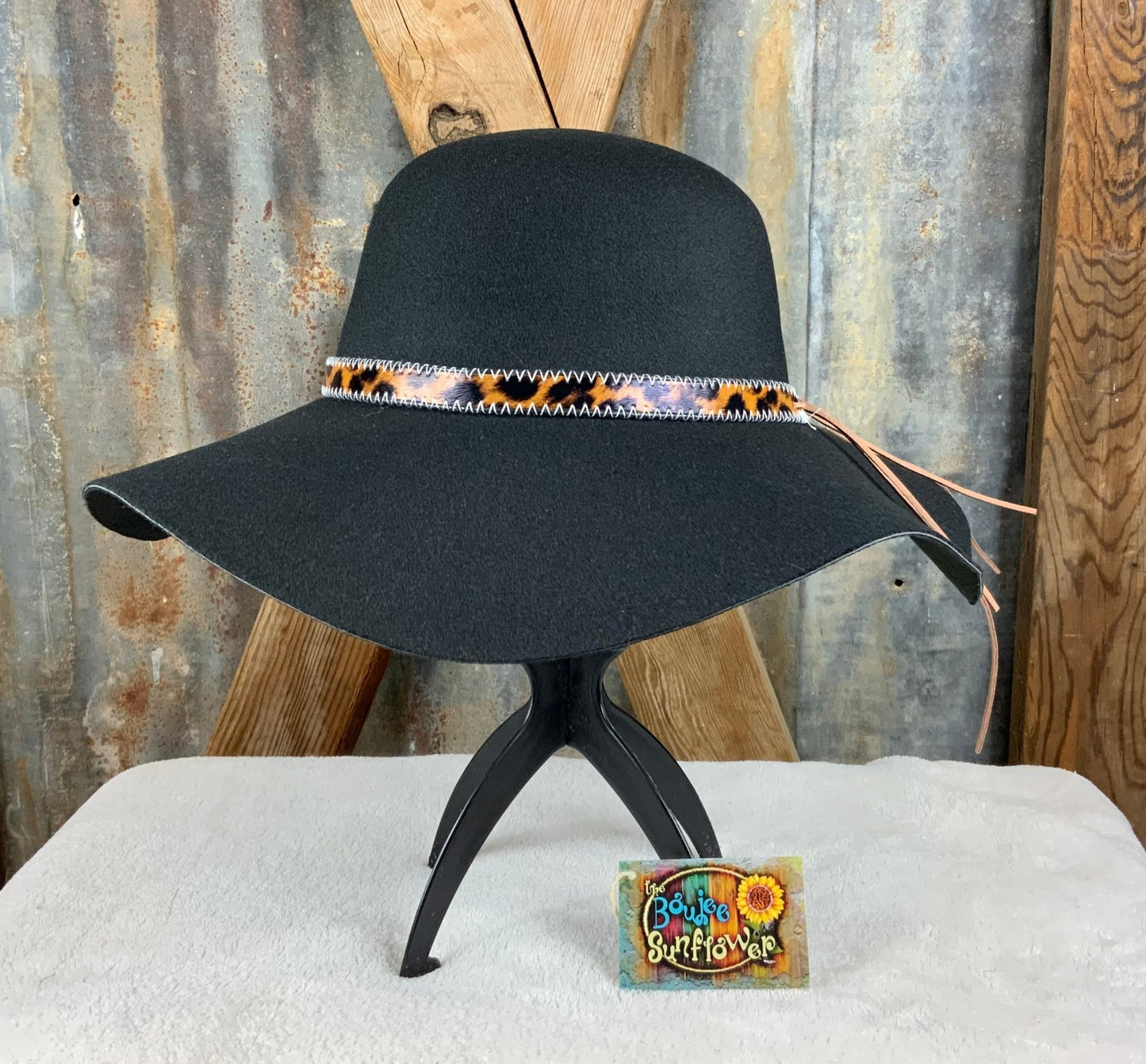 Avenue Zoe brand. Faux wool felt boho hat with leopard band. $25