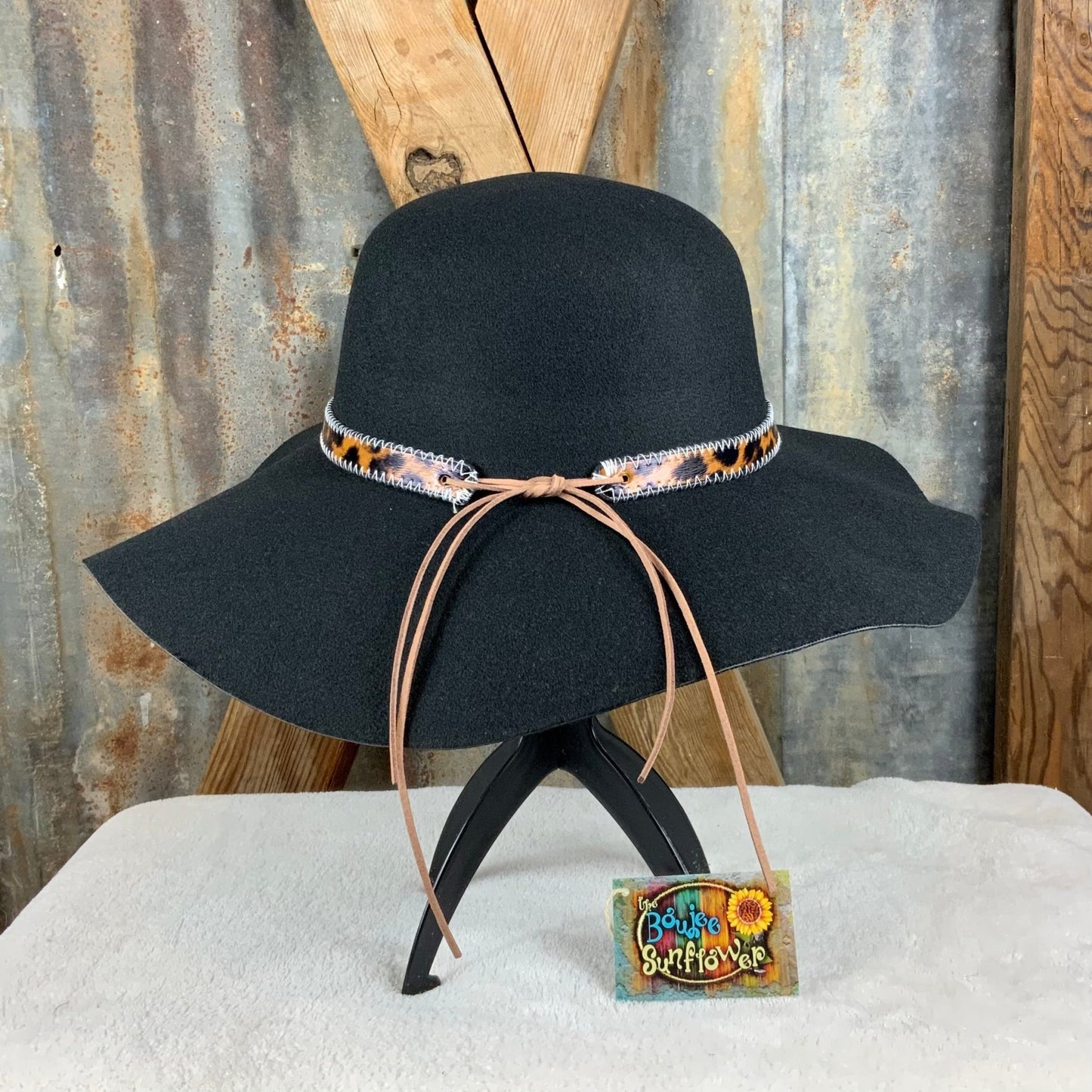 Avenue Zoe brand. Faux wool felt boho hat with leopard band. $25