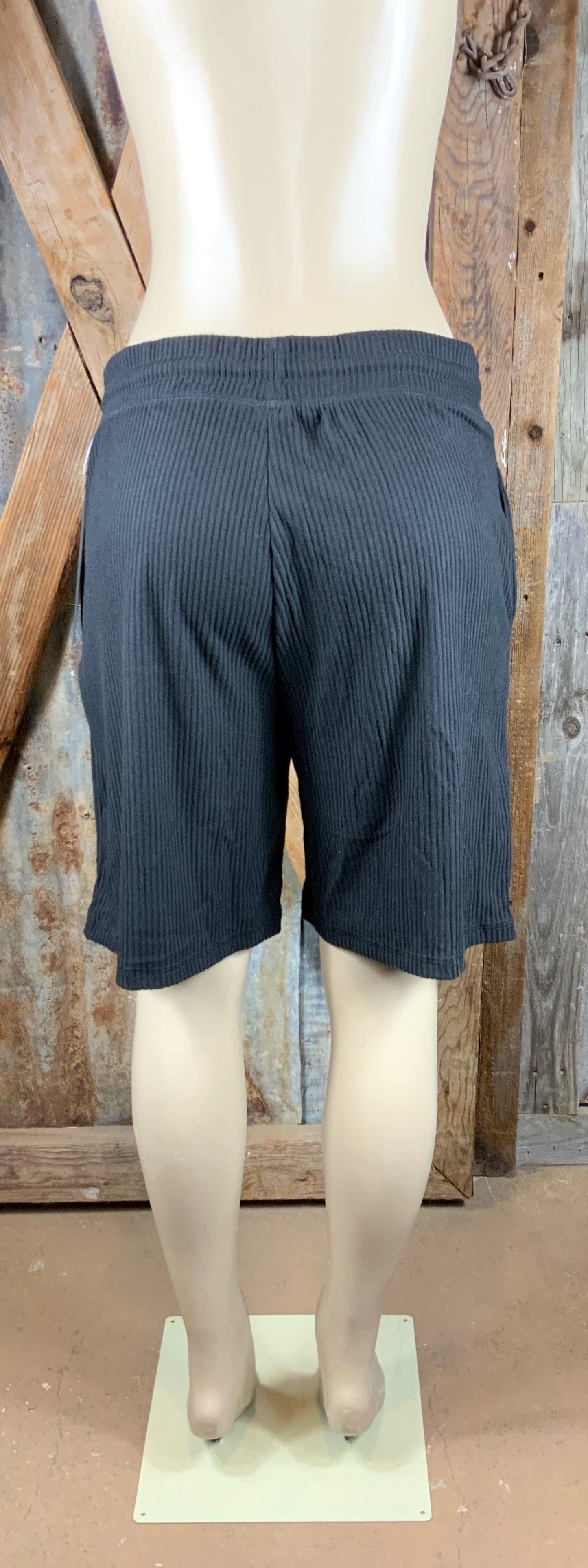 Mono B. brand. Black, knee length, ribbed, drawstring waist and pockets. S, M, L $15