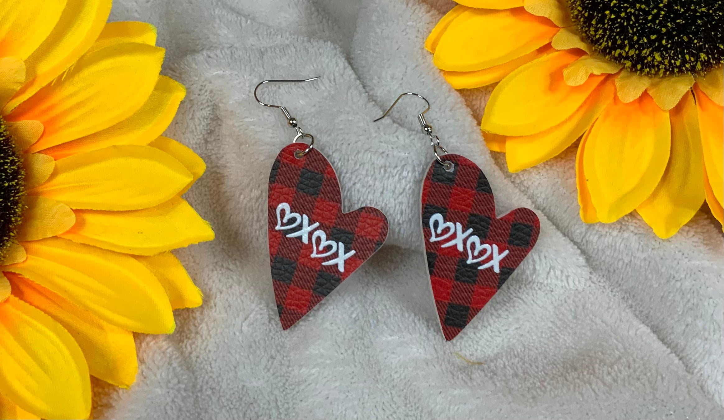 Unishe brand. Buffalo plaid OXOX inspired dangle earrings. $8